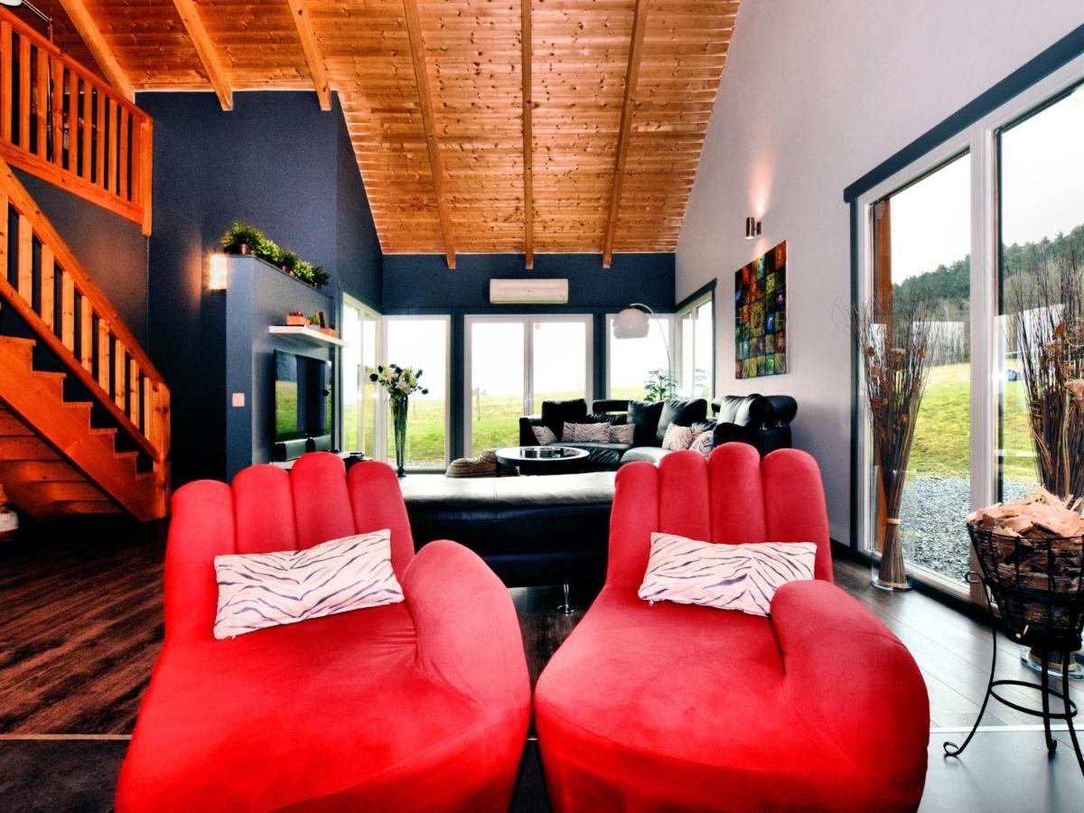 Beautiful Villa With Heated Outdoor Pool Manhay Exterior photo