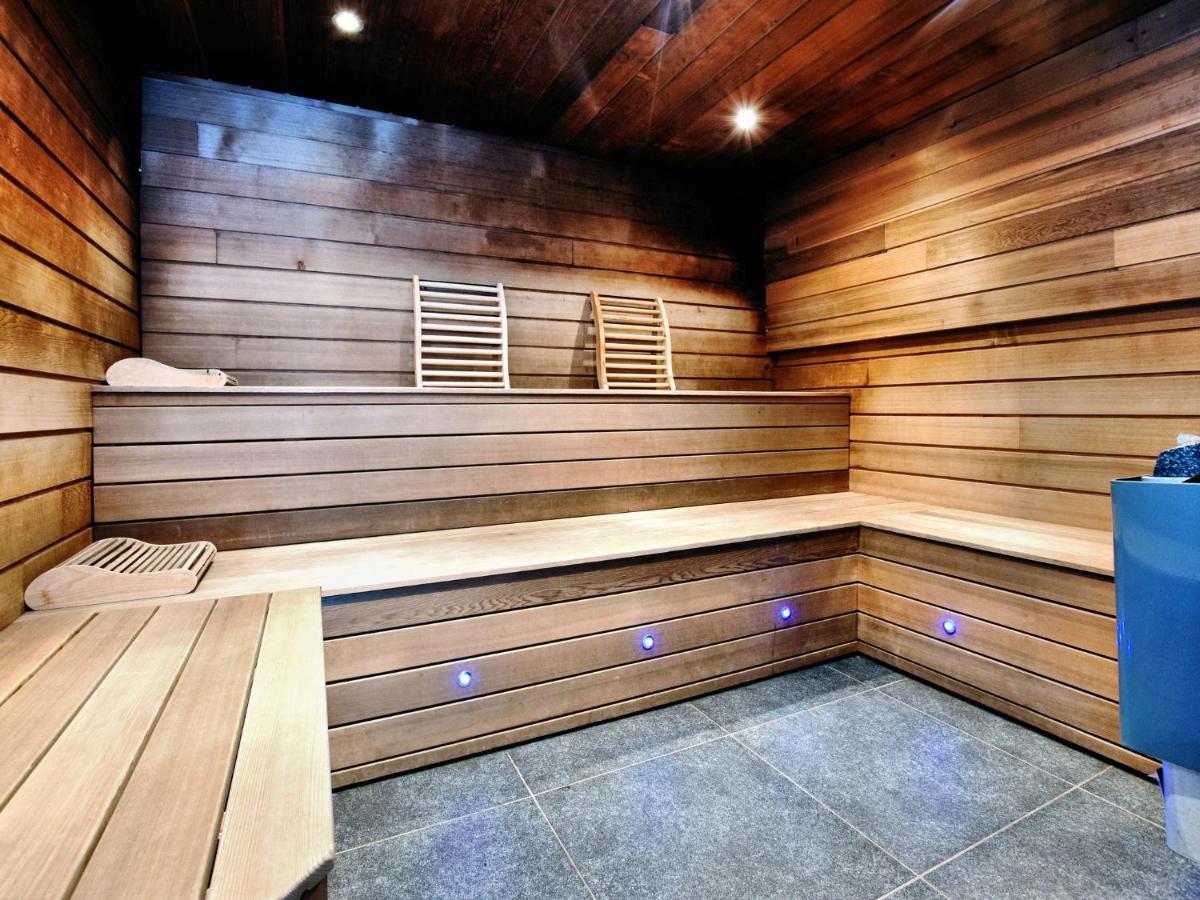Beautiful Villa With Heated Outdoor Pool Manhay Exterior photo
